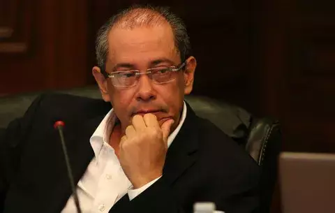 Javier Terrientes abandona el cargo en medio de alerta sanitaria