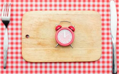 Comer en distintos horarios atenta contra la salud