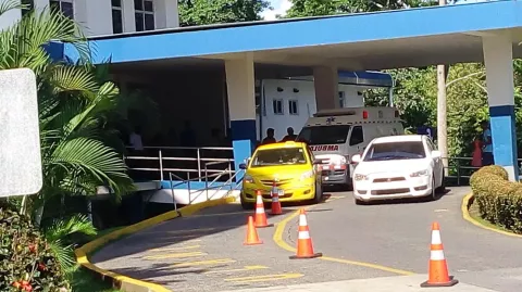 En condición delicada se encuentra mujer que cayó de un camión en David