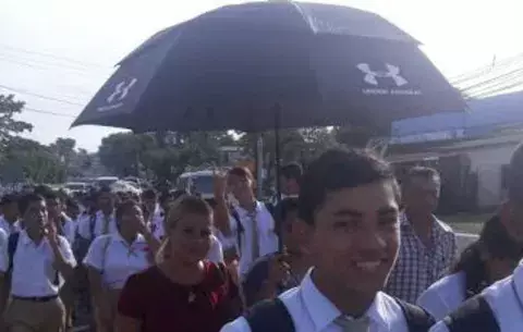 Marchan como medida de presión a la espera de una respuesta del Meduca