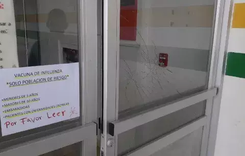 Multitud se sale de control en espera por una vacuna en Santiago