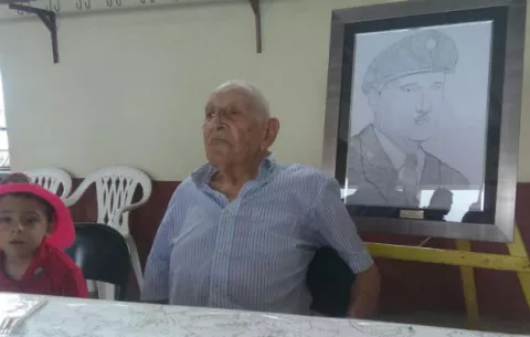 Reconocen labor del oficial fundador del cuartel de bomberos de Antón  