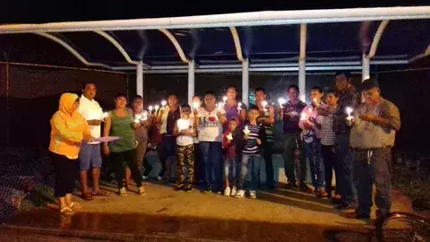Padres de familia y estudiantes realizan vigilia