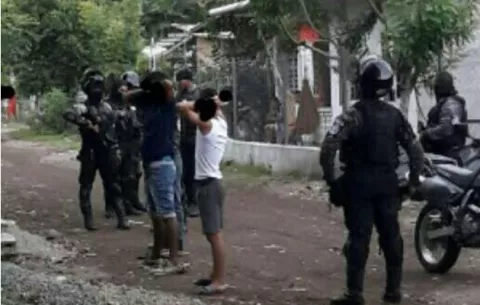 Aprehenden a tres menores y un adulto con droga y dinero en Chiriquí