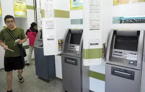 Ladrones logran que cajeros automáticos "escupan" millones