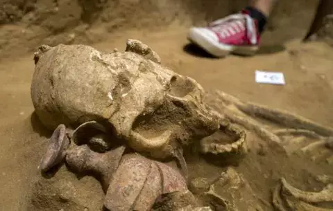 Hallan en Israel el primer cementerio de los bíblicos filisteos