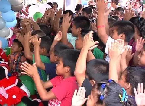 Centenares celebran por todo lo alto el Día del Niño en Bocas del Toro