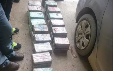 Decomisan en Tolé, 74 kilos de cocaína en auto con doble fondo