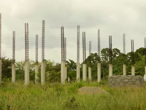 Por tercera ocasión logran licitar la construcción del colegio de Atalaya