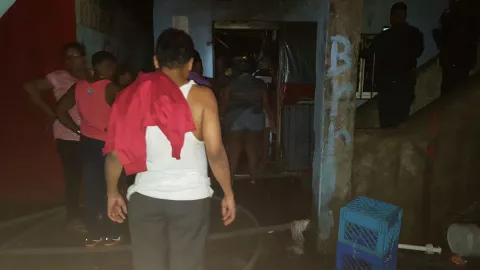 Incendio en Colón consume al menos ocho cuartos 