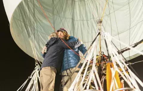 Piloto ruso inicia en Australia una vuelta al mundo en globo 
