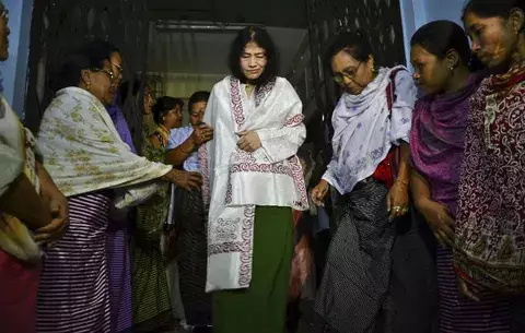 Activista india dejará su huelga de hambre tras casi 16 años 