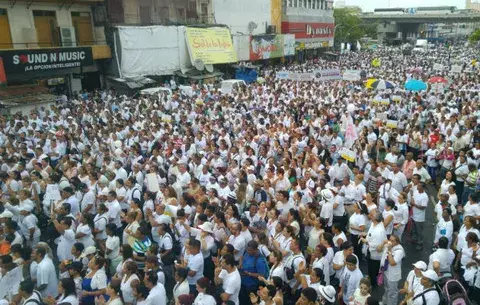 Panameños marchan contra proyecto sobre sexualidad en las escuelas