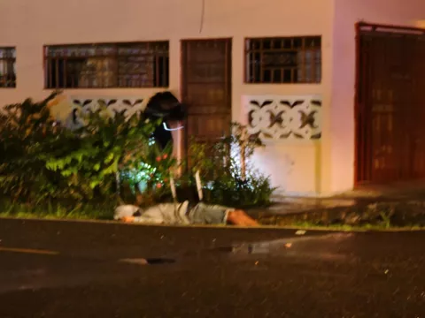 Hombre pierde la vida y policía resulta herido en balacera en Nuevo Colón