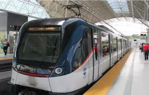 Caos en el Metro de Panamá; se detuvo por media hora