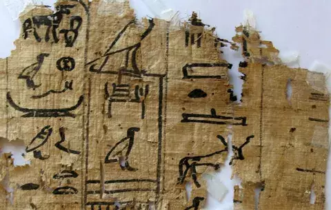 Exhiben los papiros más antiguos de Egipto 