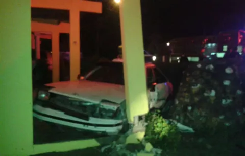 Carro choca contra vivienda en Penonomé, hay daños