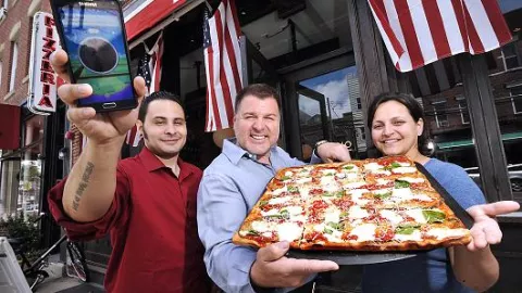 Restaurantes y hoteles atraen clientes con los pokémons