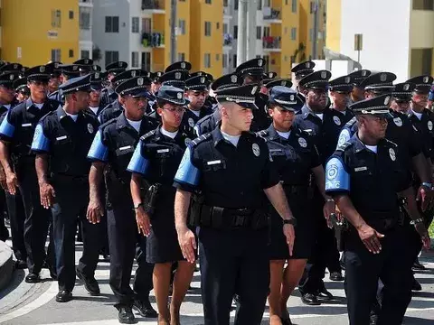 Policía ordena acuartelar a todas sus unidades por huelga docente