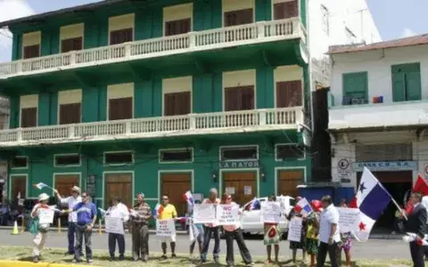 Protesta en La Mayor contra la migración descontrolada 