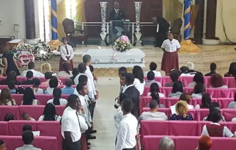 En la Iglesia de Dios efectúan honras fúnebres de Osiris 