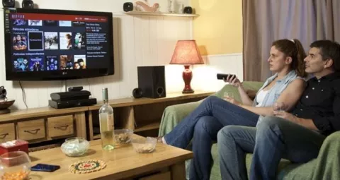 Mirar series en pareja arruina el sexo