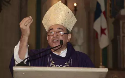 Monseñor Ulloa se une a las voces que exigen bajar polémico proyecto de ley 61 