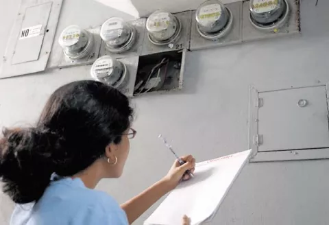 Piden mayor severidad para sancionar a las distribuidoras eléctricas  