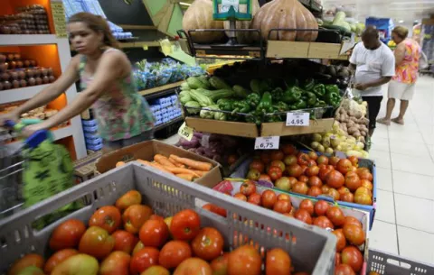 El mercado brasileño mejora crecimiento y empeora inflación