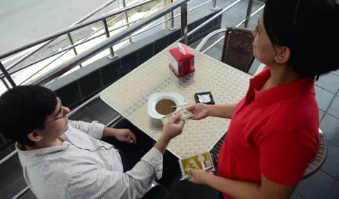 Ley de propina traería alza en servicio de restaurantes