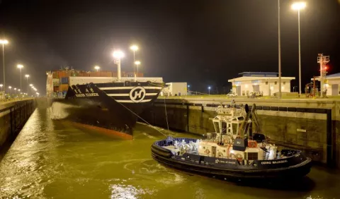 Canal ampliado logra el  tránsito número 100
