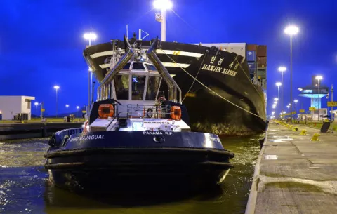 Canal ampliado llega a su tránsito número 100
