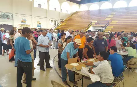 Mil 300 adultos mayores han sido excluidos del programa 120 a los 65 
