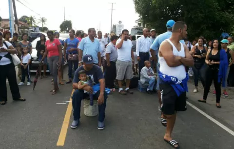 Protestan por falta de agua en Puerto Pilón