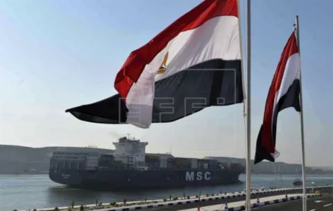 Al Sisi promete desarrollo económico en primer aniversario nuevo Canal Suez