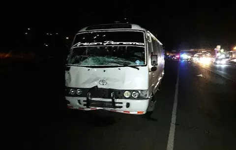 Mueren dos hombres arrollados en La Pesa por un bus 