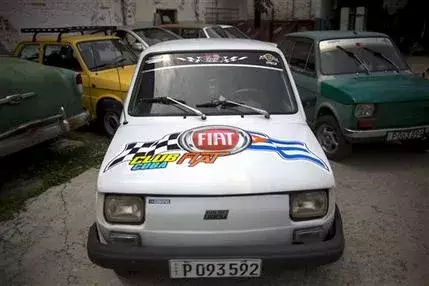 Auto del tamaño de un refrigerador, la sensación en Cuba