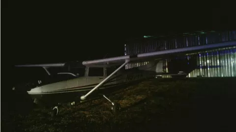 Mal tiempo y falta de combustible obliga aterrizaje de avioneta en Puerto Armuelles 