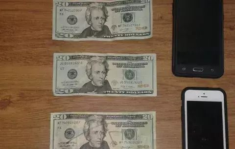 Capturan a dos sujetos con billetes falsos en Las Tablas