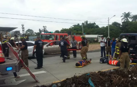 19 heridos tras el choque de dos buses en Penonomé