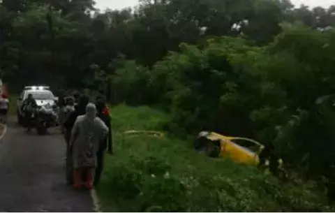 Taxi pierde el control y cuatro personas resultan con golpes en Chicá