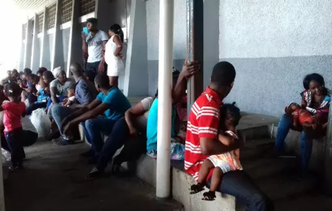 Costa Rica no descarta el cierre total de la frontera por llegada de migrantes 