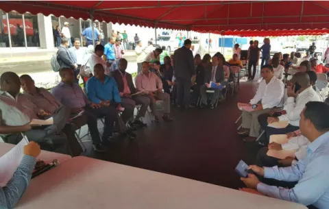 Concejales colonenses sesionan al aire libre