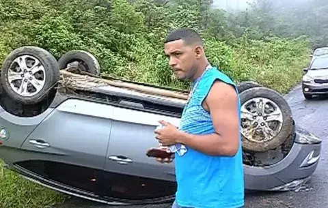 Carro se vuelca y el conductor salió ileso en Bocas del Toro