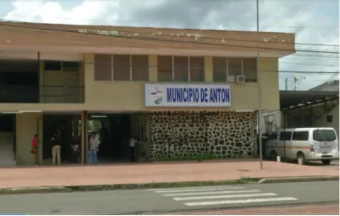 Sin definir empresa recolectora de basura en escuelas de Antón