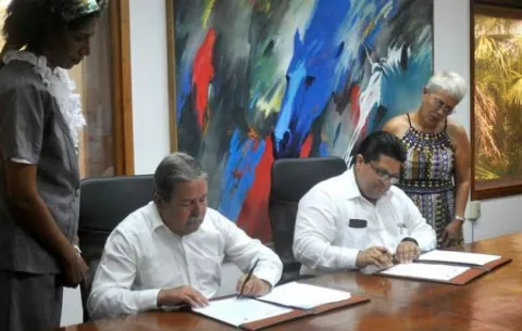 Cuba y Panamá firman convenio de cooperación científica