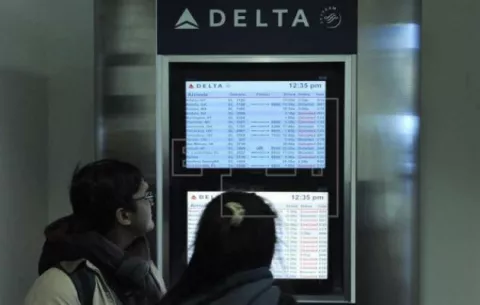 Delta canceló cientos de vuelos por problema informático