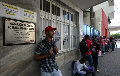    Brasil suprimió 623,520 puestos formales de trabajo en siete meses