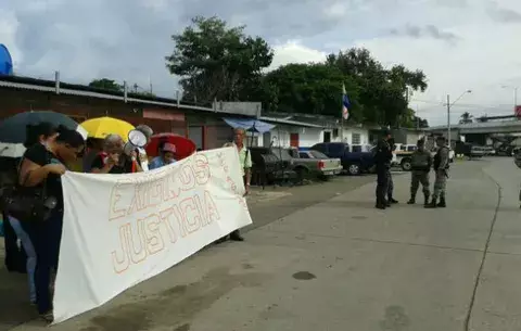 Sobrevivientes del dietinelglicol se manifiestan en Divisa