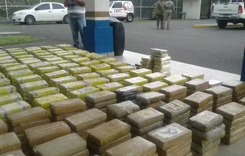Capturan a colombianos por decomiso de presunta cocaína